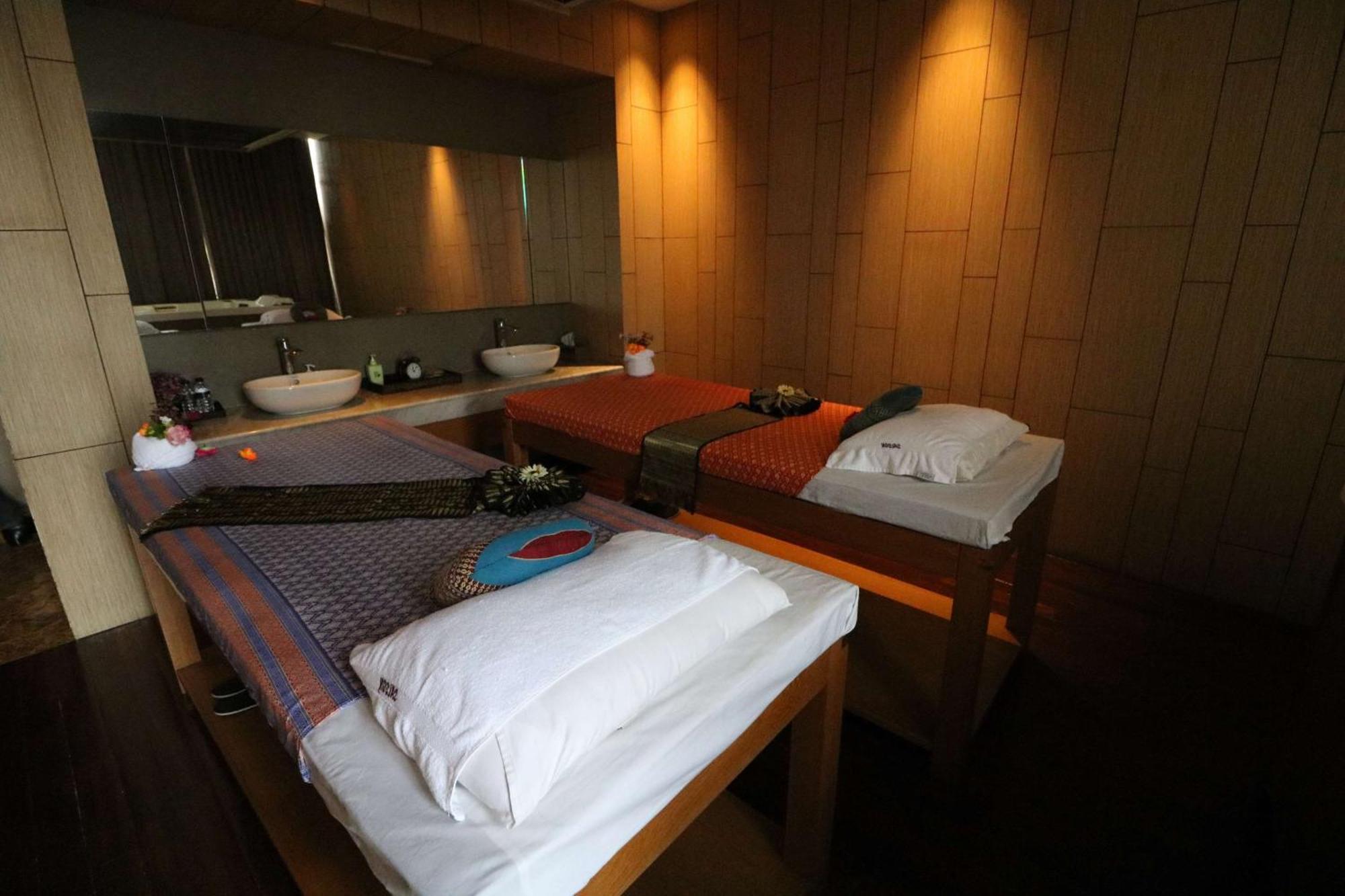 Radisson Blu Chattogram Bay View Chittagong Exterior photo